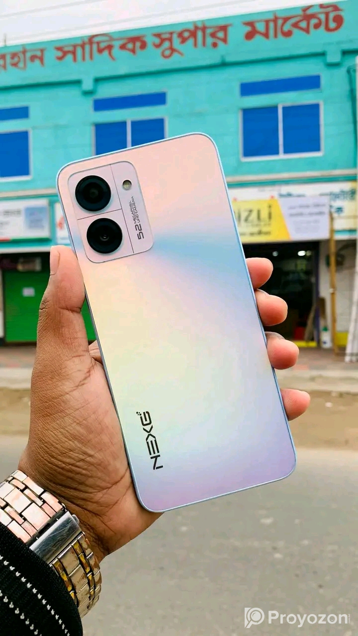 বিভিন্ন ধরনের ব্রান্ডের ফোন বিক্রি হয়