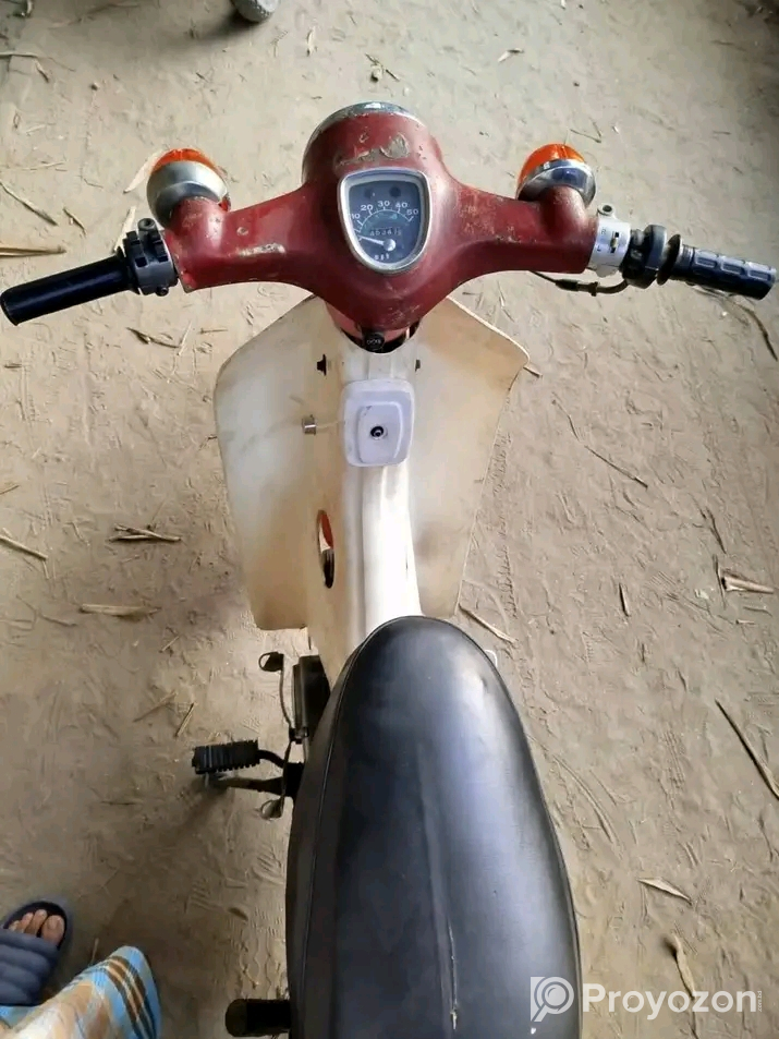 জাপানের বিখ্যাত ৫০ সিসি হোন্ডা।