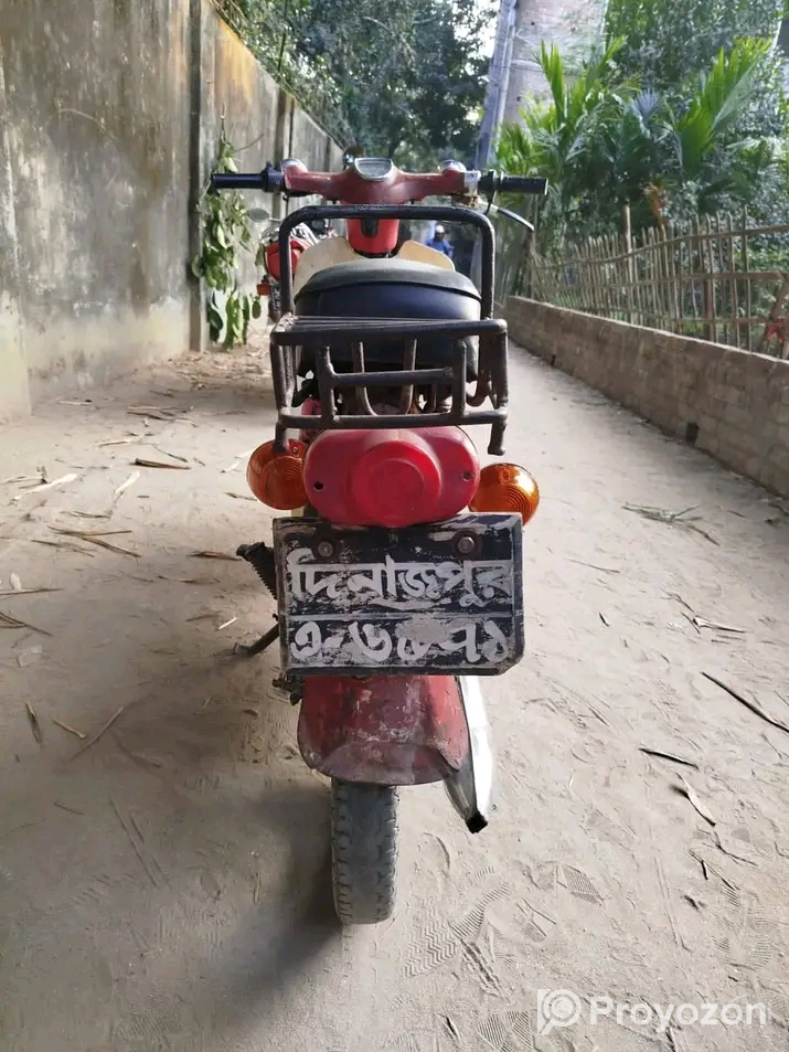 জাপানের বিখ্যাত ৫০ সিসি হোন্ডা।