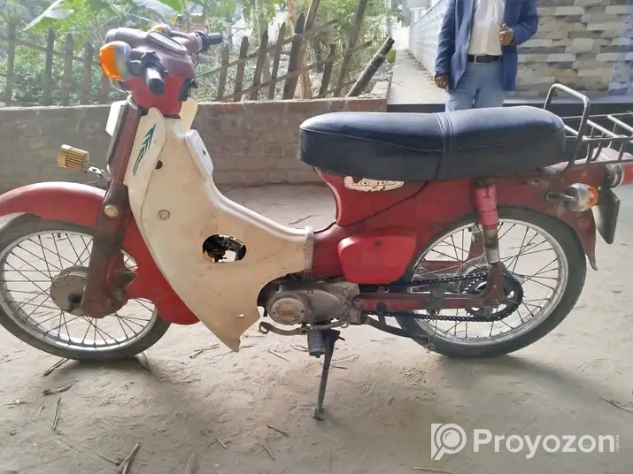 জাপানের বিখ্যাত ৫০ সিসি হোন্ডা।