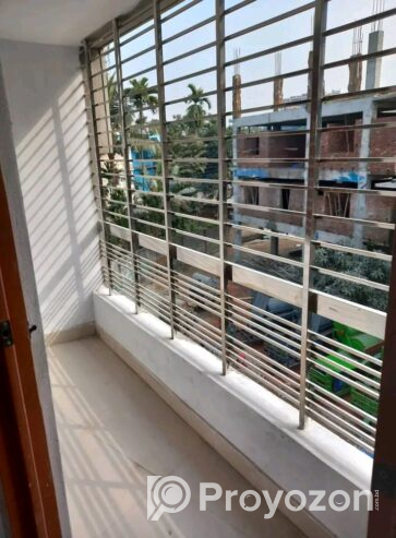 ৪র্থ তলা ভবনের ২য় ও ৩য় তলায় ফ্ল্যাট ভাড়া হবে