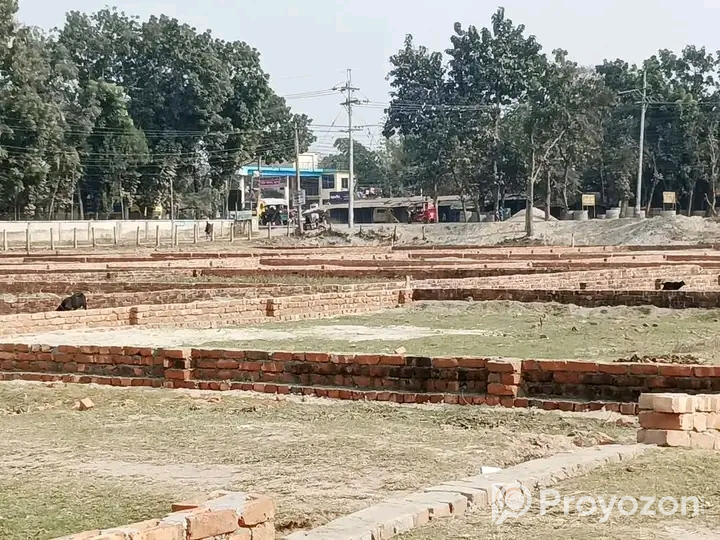 বটতলী মেইন রাস্তা সংলগ্ন প্লট বিক্রয় চলছে।