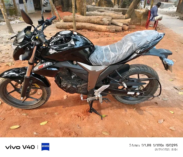 Suzuki gixxer monotone