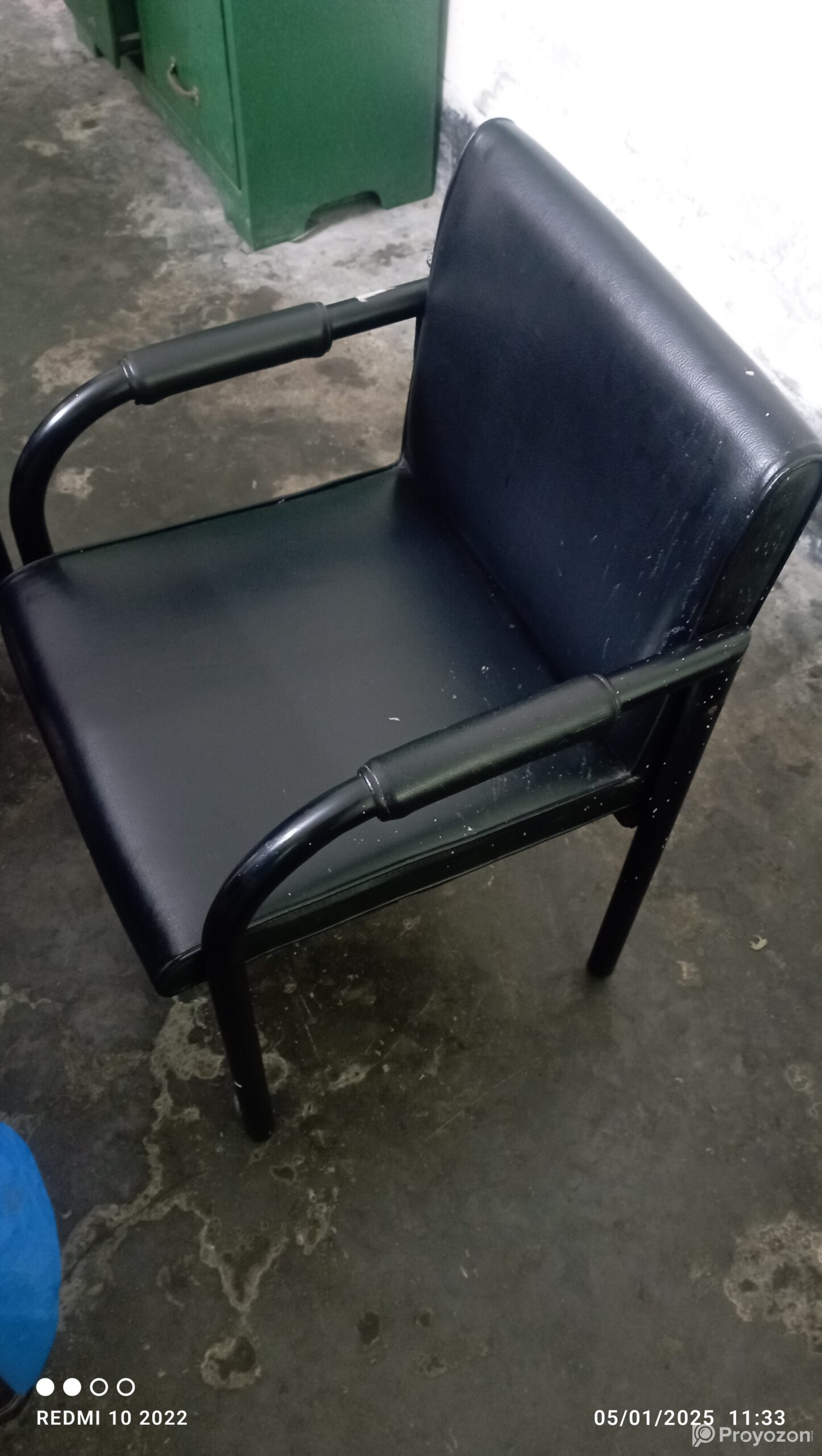 স্টিলেরে চেয়ার বিক্রি হবে