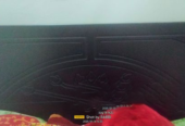 Malosiean wood bed