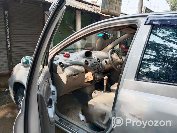 Toyota Platz 2001 Model