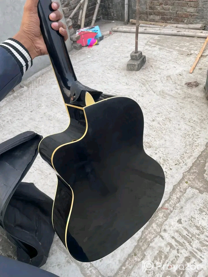 গিটার টি বিক্রি হবে