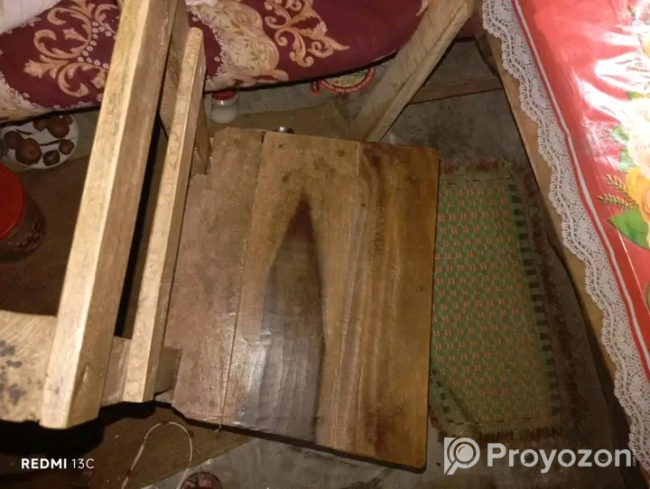 টেবিল ,চেয়ার, বেড বিক্রি করা হবে।