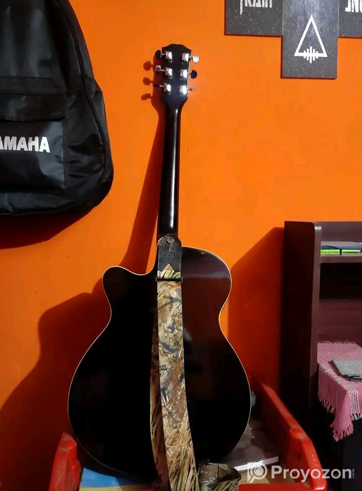 গিটার বিক্রি করা হবে।