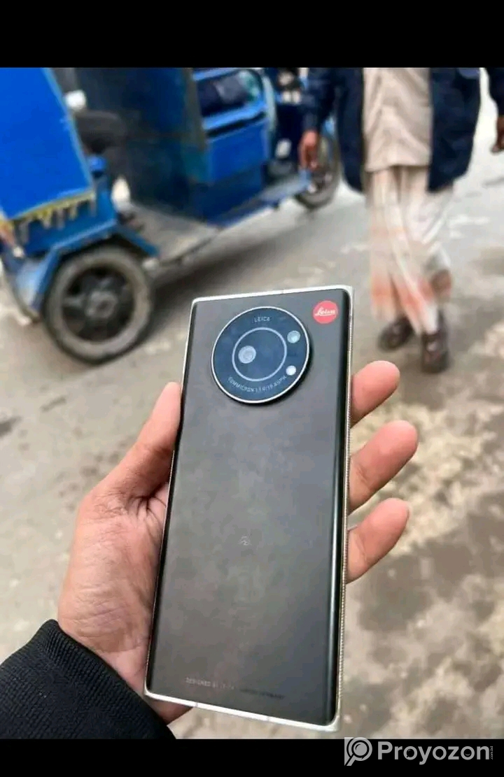 Leica letizs phone 1