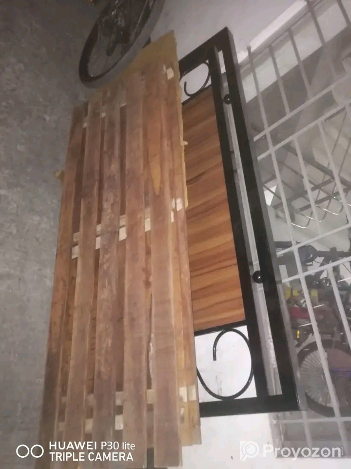 লোহার খাট বিক্রি করা হবে