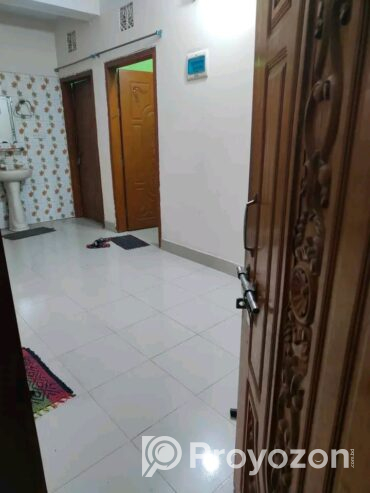 ব্যাচেলর ছেলে থাকার জন্য এক রুমে ভারা হবে।
