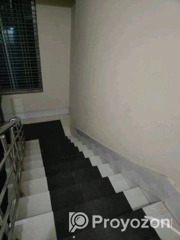 ব্যাচেলর ছেলে থাকার জন্য এক রুমে ভারা হবে।