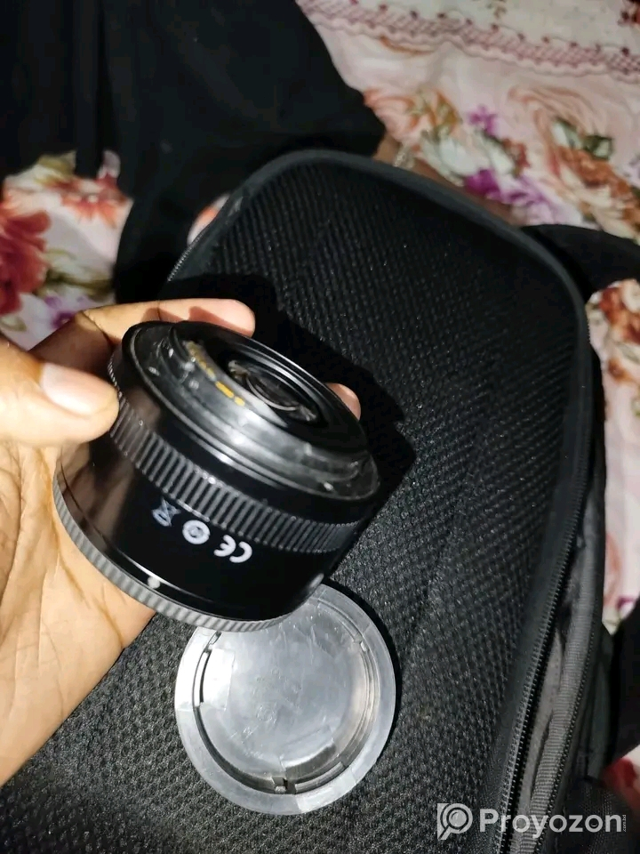 একটি YN 50 mm প্রাইম লেন্স বিক্রি করা হবে