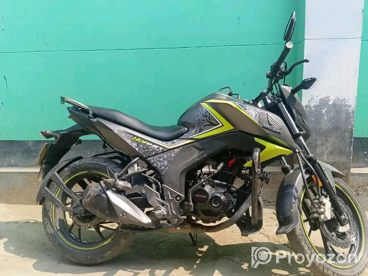 এই গাড়ি টা জরুরী ভিত্তিতে বিক্রি হবে।