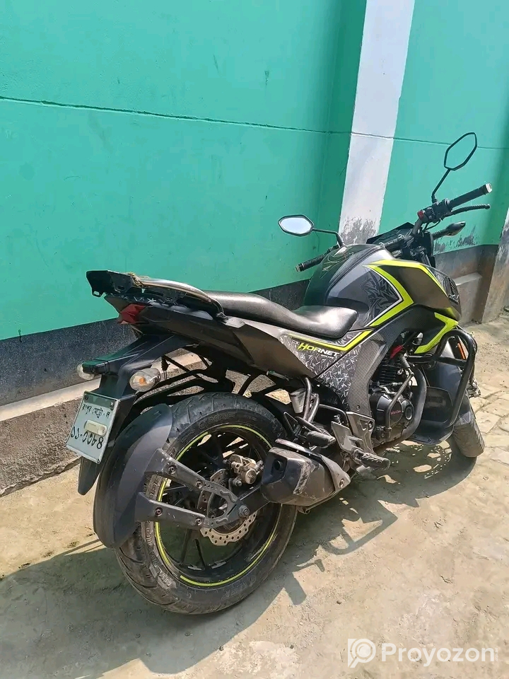 এই গাড়ি টা জরুরী ভিত্তিতে বিক্রি হবে।