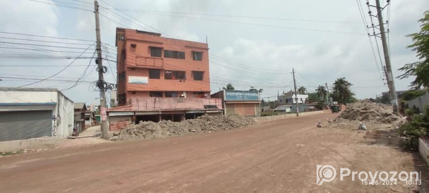 তলা বাড়িসহ ৫.৫ কাটা জমি বিক্রয় হইবে।