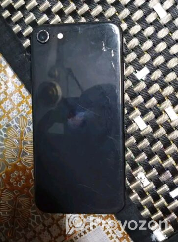 I PHONE SE2020 Phone ti sell hobe