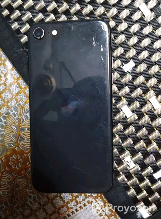 I PHONE SE2020 Phone ti sell hobe