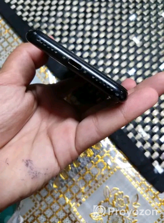 I PHONE SE2020 Phone ti sell hobe