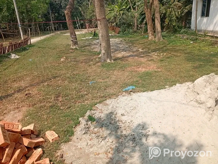 রোডের সাথে যুক্ত ৫ শতক কর্ণার জমি বিক্রয় হবে