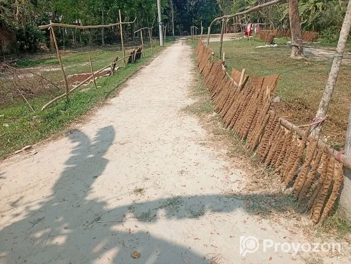 ৮ ফিট রোডের সাথে ৫ শতক কর্ণা জমি বিক্রি করা হবে