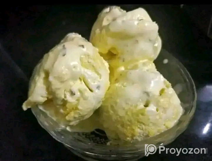 আইসক্রিম বিক্রি করা হয়