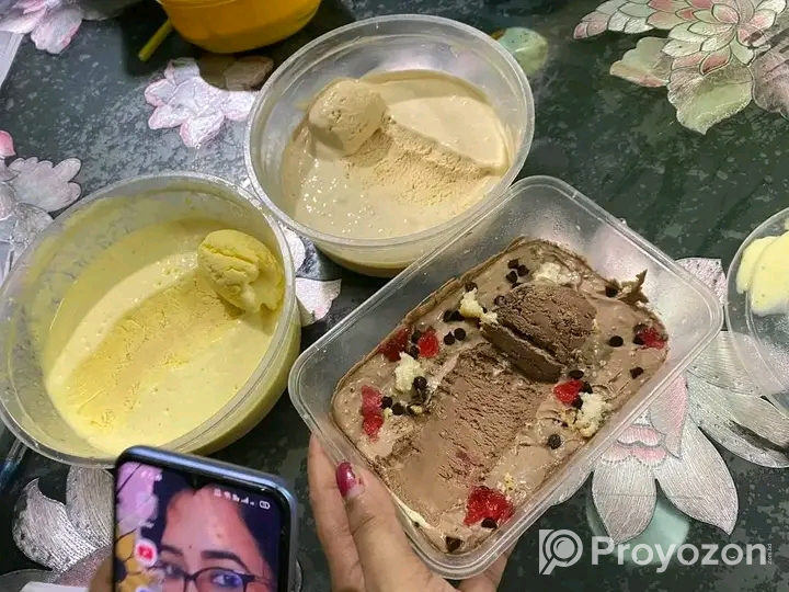 আইসক্রিম বিক্রি করা হয়