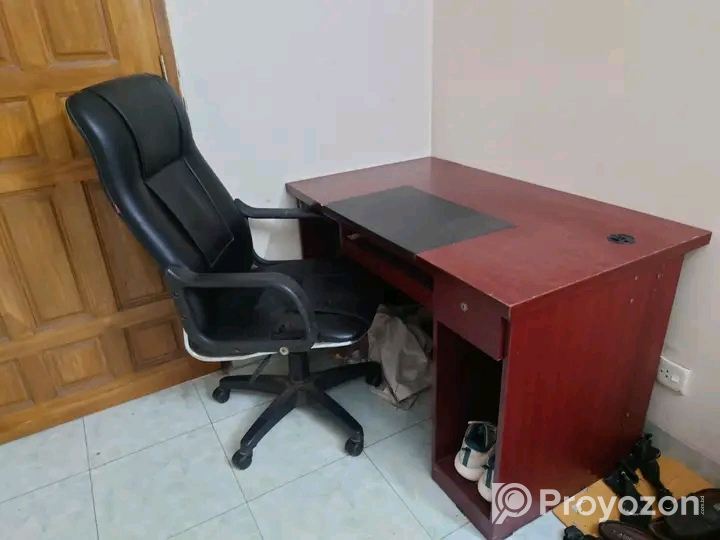 চেয়ার-টেবিল বিক্রি হবে