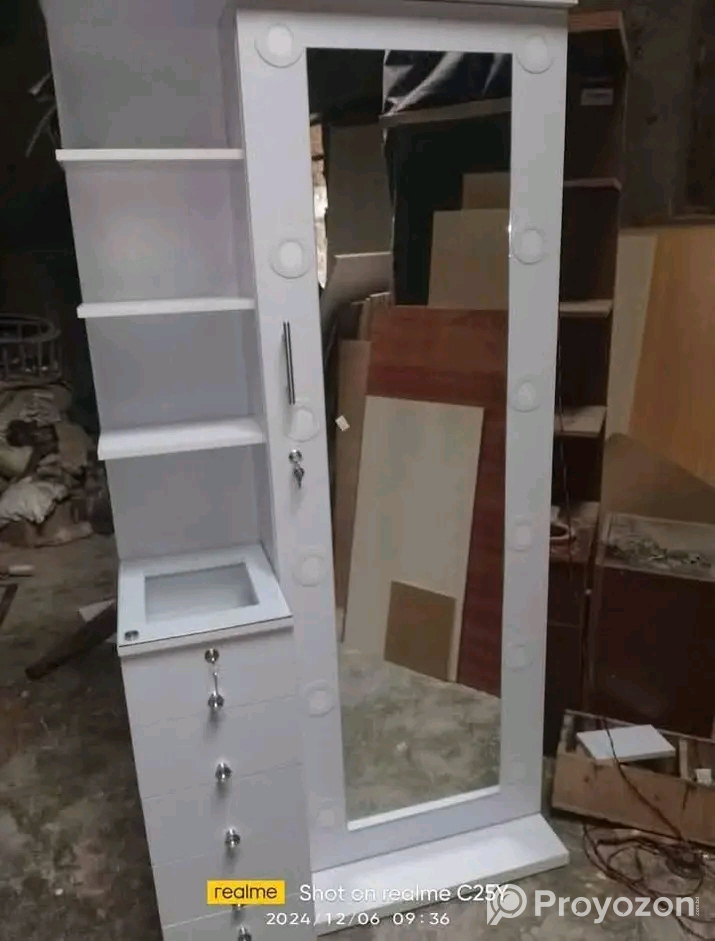 ডেসিং টেবল টি বিক্রি হবে