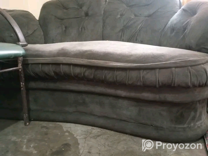 সোফা গুলো বিক্রি হবে