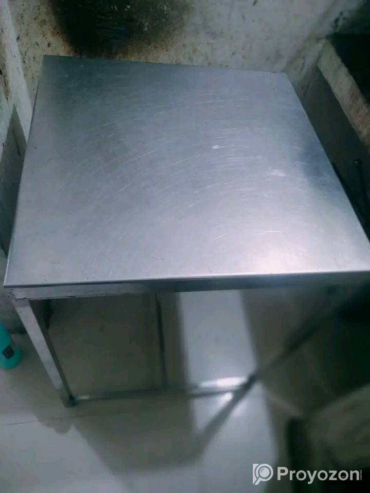 আসবাবপত্র এবং হোম ডেকোরের মালামাল বিক্রি হবে