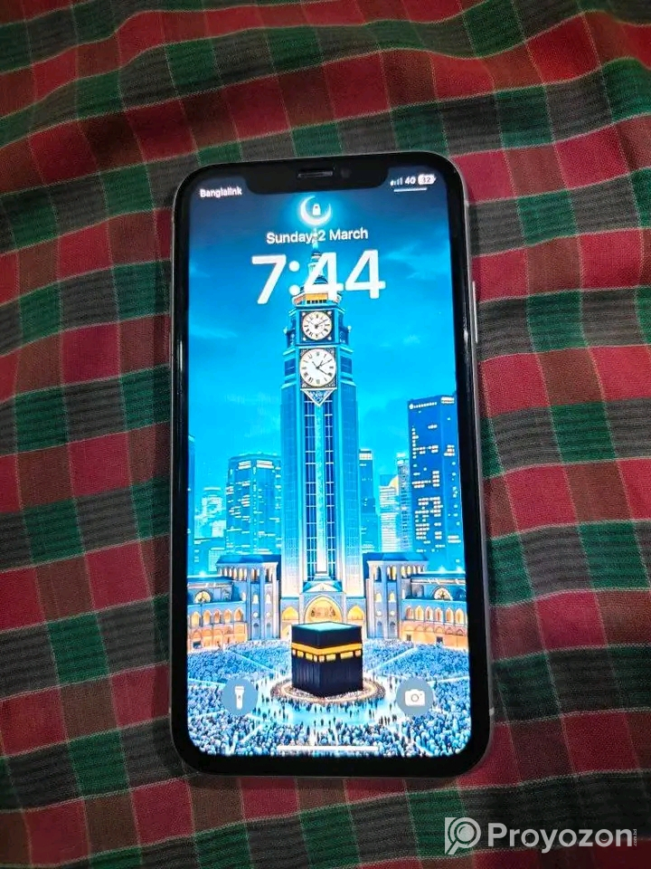 iPhone XR 4/128Gb (Used)