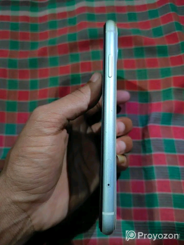 iPhone XR 4/128Gb (Used)