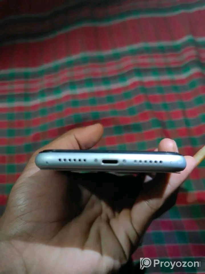 iPhone XR 4/128Gb (Used)