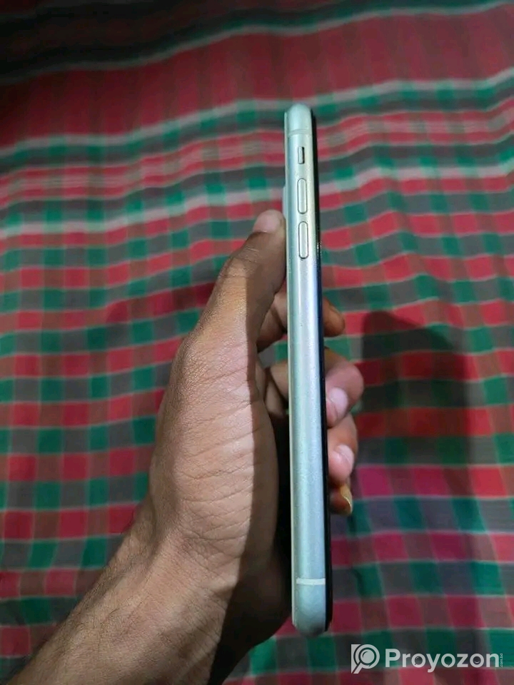 iPhone XR 4/128Gb (Used)