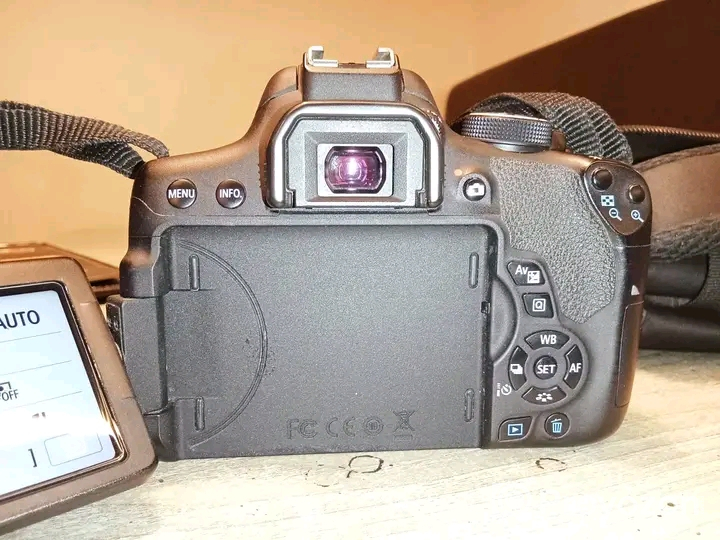 Canon 750d used but totally condition for sell