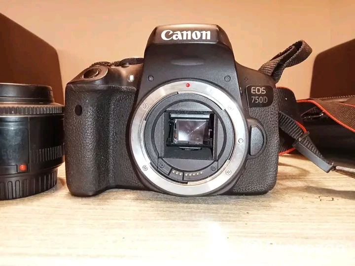 Canon 750d used but totally condition for sell