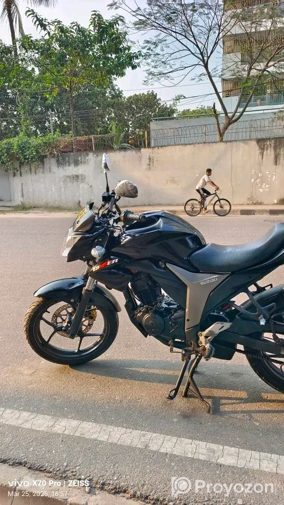 জিক্সার মনটন বাইক টি বিক্রি হবে