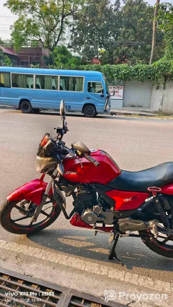 ফ্রেশ কন্ডিশনের বাইক টি বিক্রি হবে