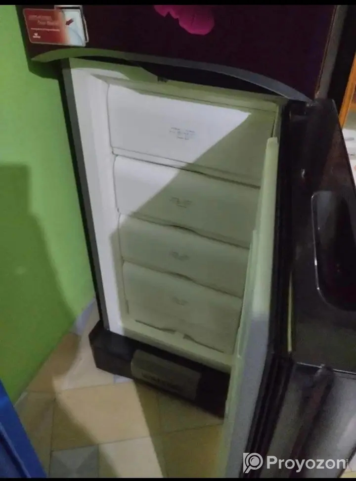 176 লিটারের ফ্রিজ টি বিক্রি করা হবে