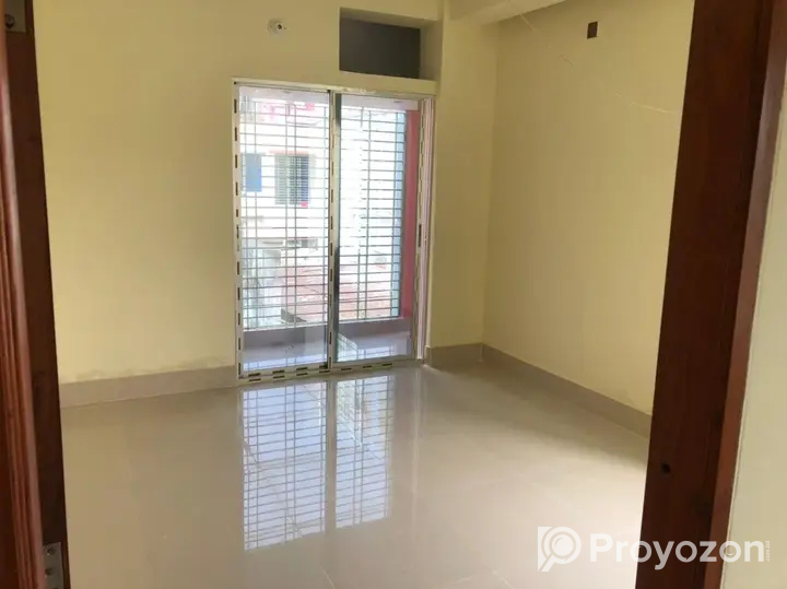দুই তলায় একটি ফ্লাট ভাড়া দেয়া হবে