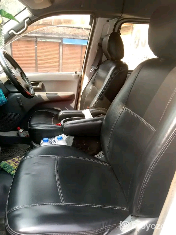 ২০০০৩ মডেলের একটি গাড়ি বিক্রি হবে।