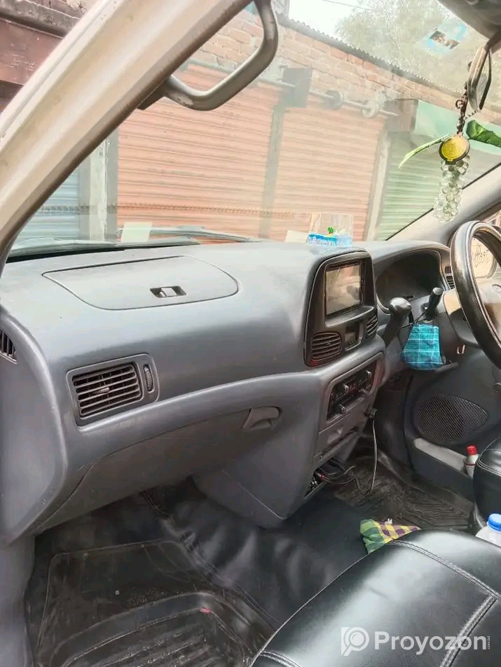 ২০০০৩ মডেলের একটি গাড়ি বিক্রি হবে।