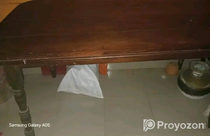 সেগুন কাঠের ডাইনিং টেবিল বিক্রি হবে।