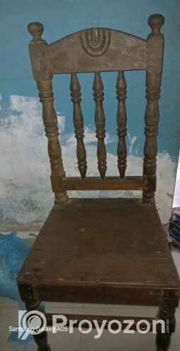 সেগুন কাঠের ডাইনিং টেবিল বিক্রি হবে।