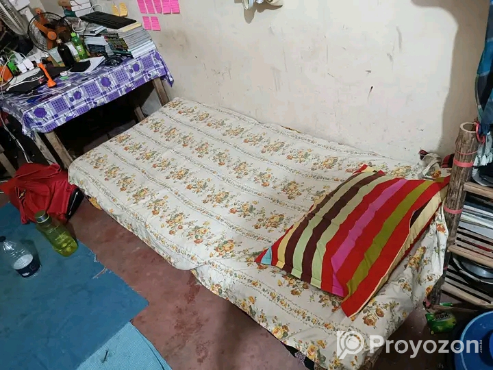 ১টি খাট ও ১ টেবিল বিক্রয় করা হবে