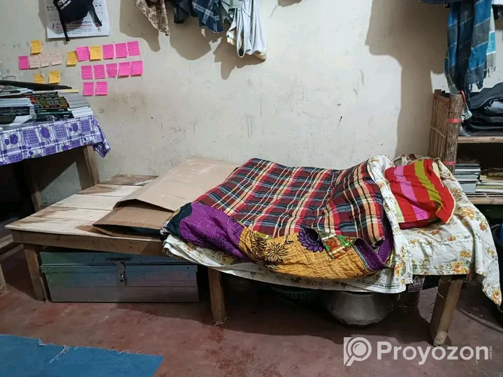 ১টি খাট ও ১ টেবিল বিক্রয় করা হবে