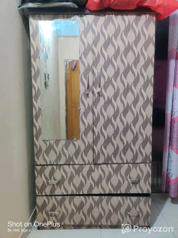 আলনা, আলমারি বিক্রি হবে