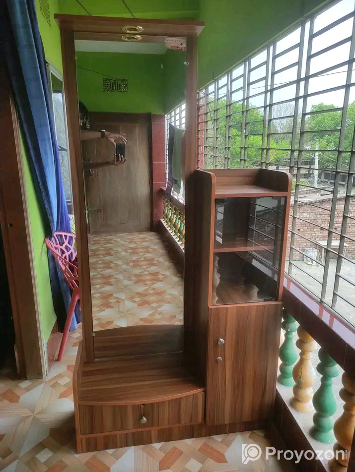 ড্রেসিং টেবিলটি বিক্রয় করা হবে